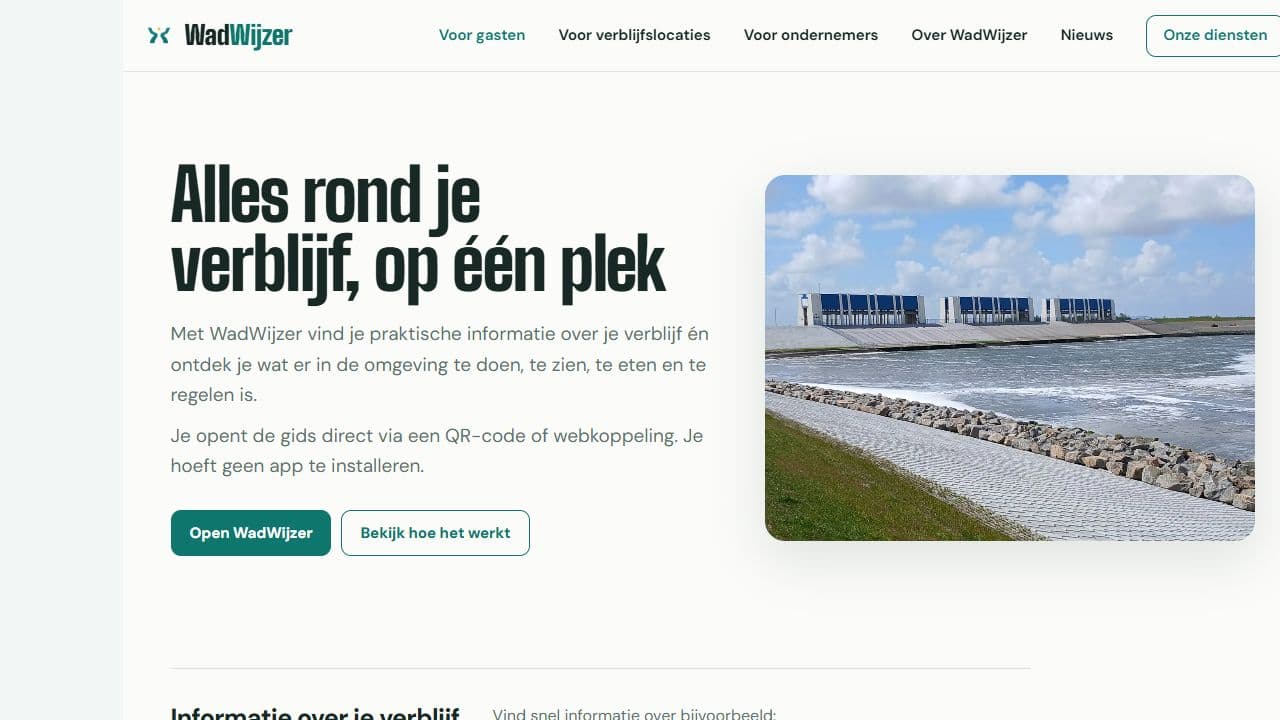 Homepage van WadWijzer met verblijfsinformatie en een foto van de R.J. Cleveringsluizen